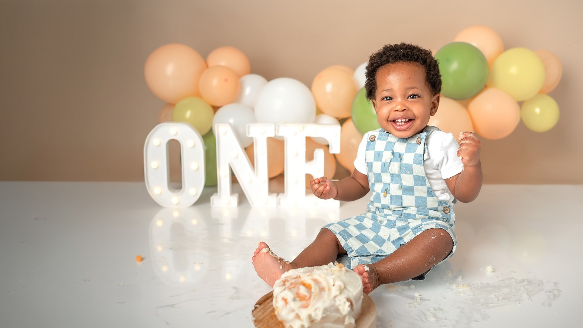A First Birthday Smash Cake Session in Dundee