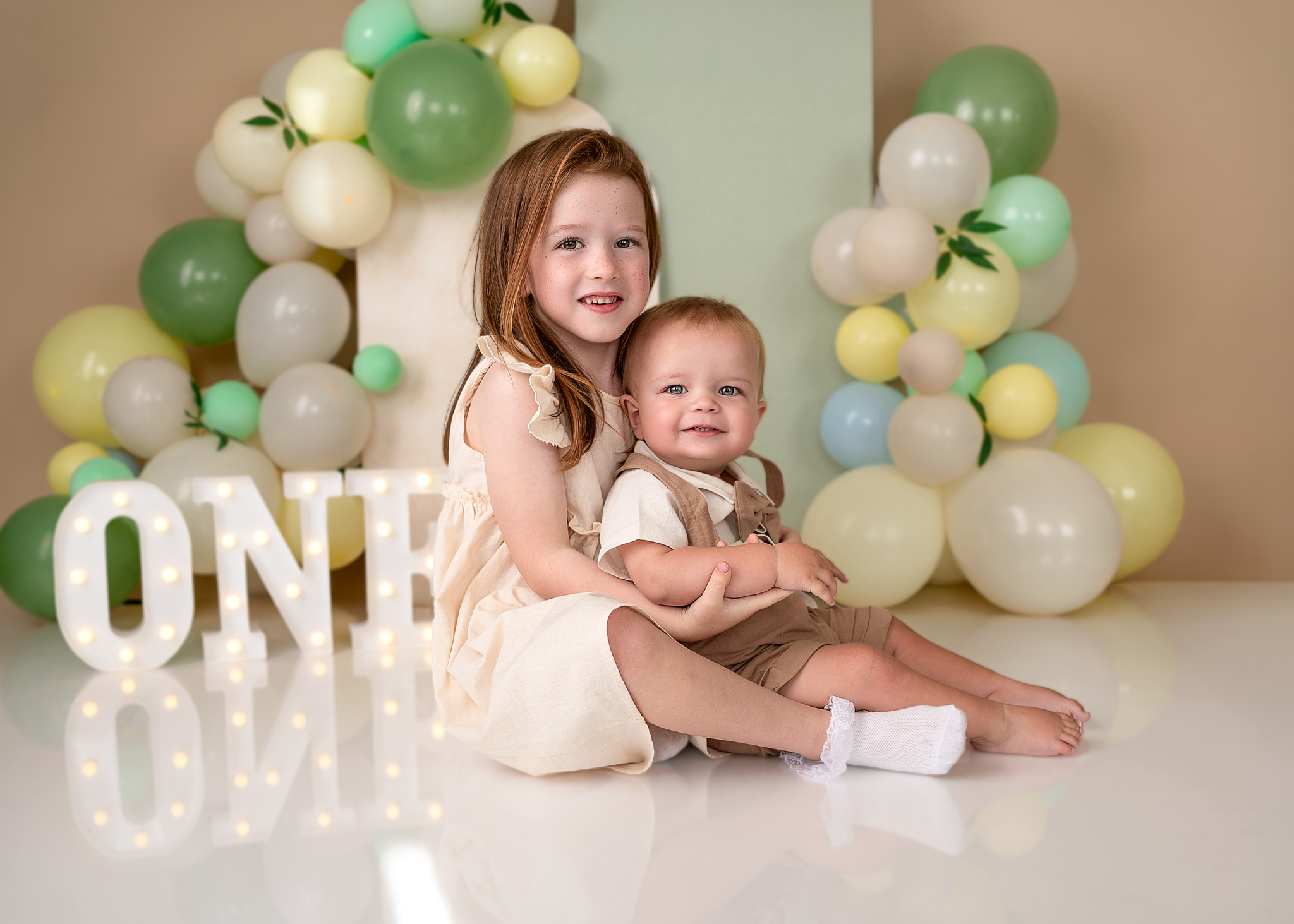 More Than a Smash Cake: A First Birthday Photoshoot With Big Sister