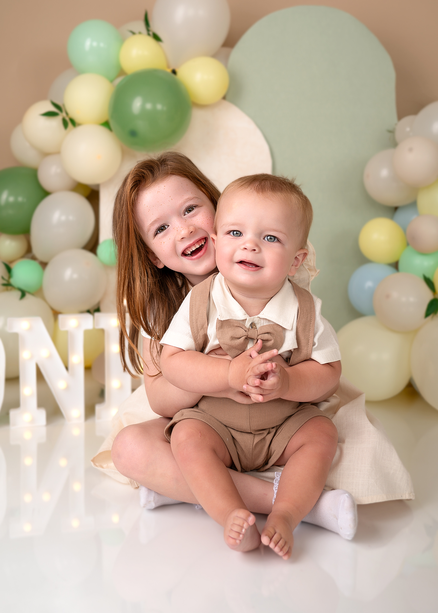 More Than a Smash Cake: A First Birthday Photoshoot With Big Sister