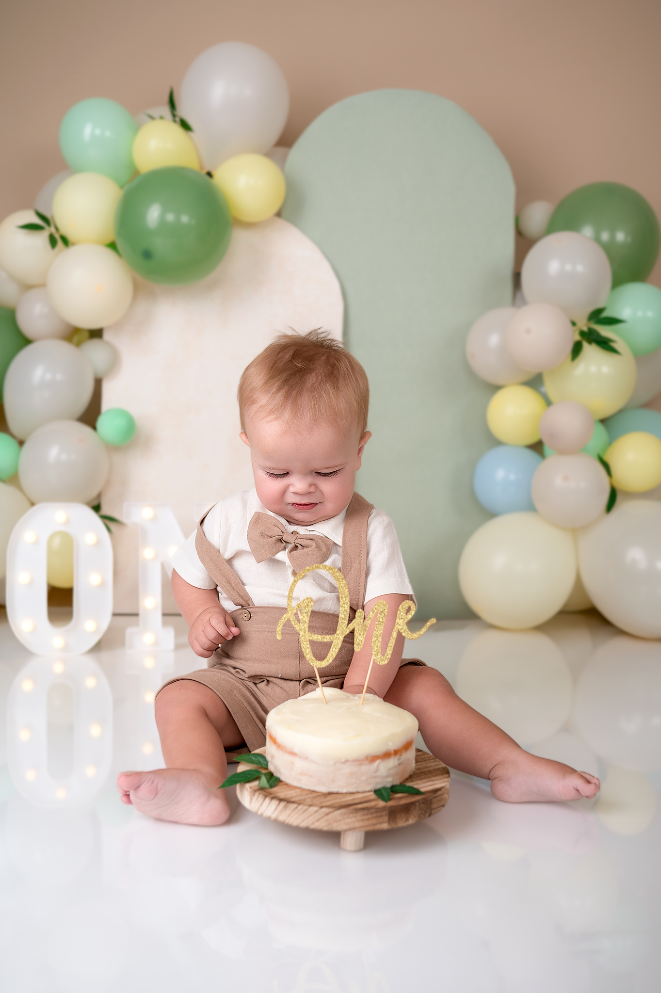 More Than a Smash Cake: A First Birthday Photoshoot With Big Sister