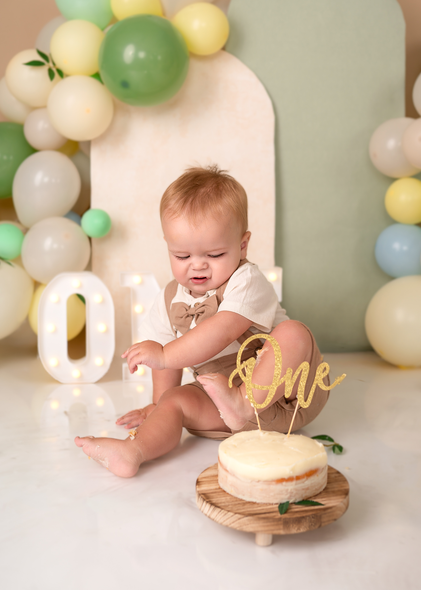 More Than a Smash Cake: A First Birthday Photoshoot With Big Sister