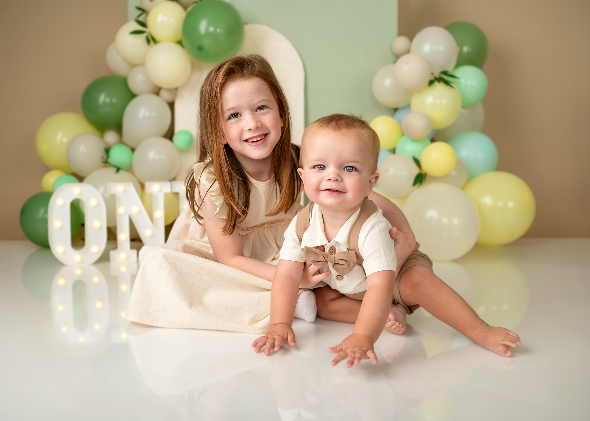 More Than a Smash Cake: A First Birthday Photoshoot With Big Sister