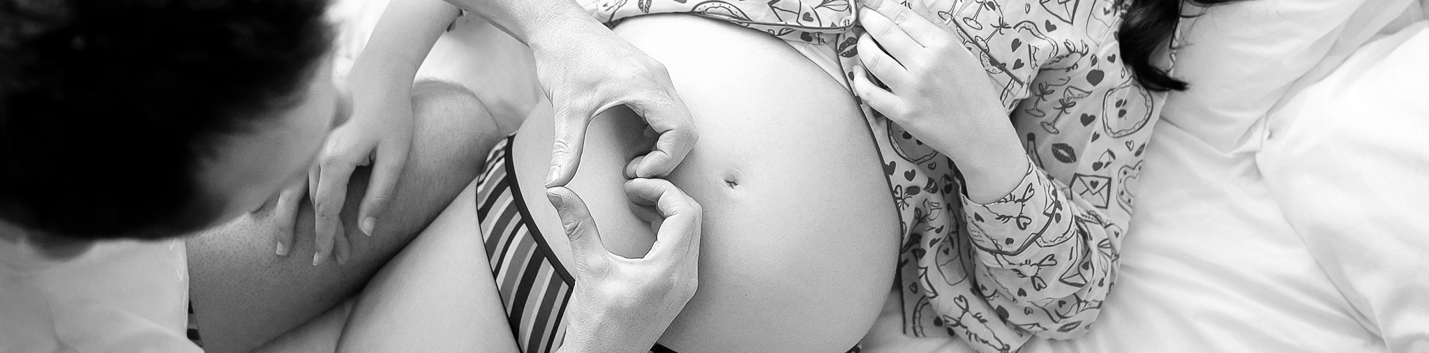 Family maternity moment during a relaxed photography session